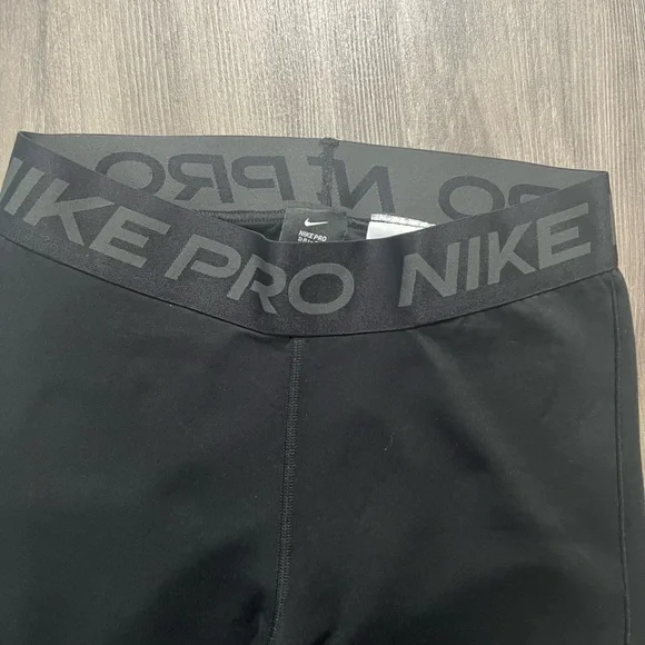 Woman’s nike pro leggings - Picture 3 of 5